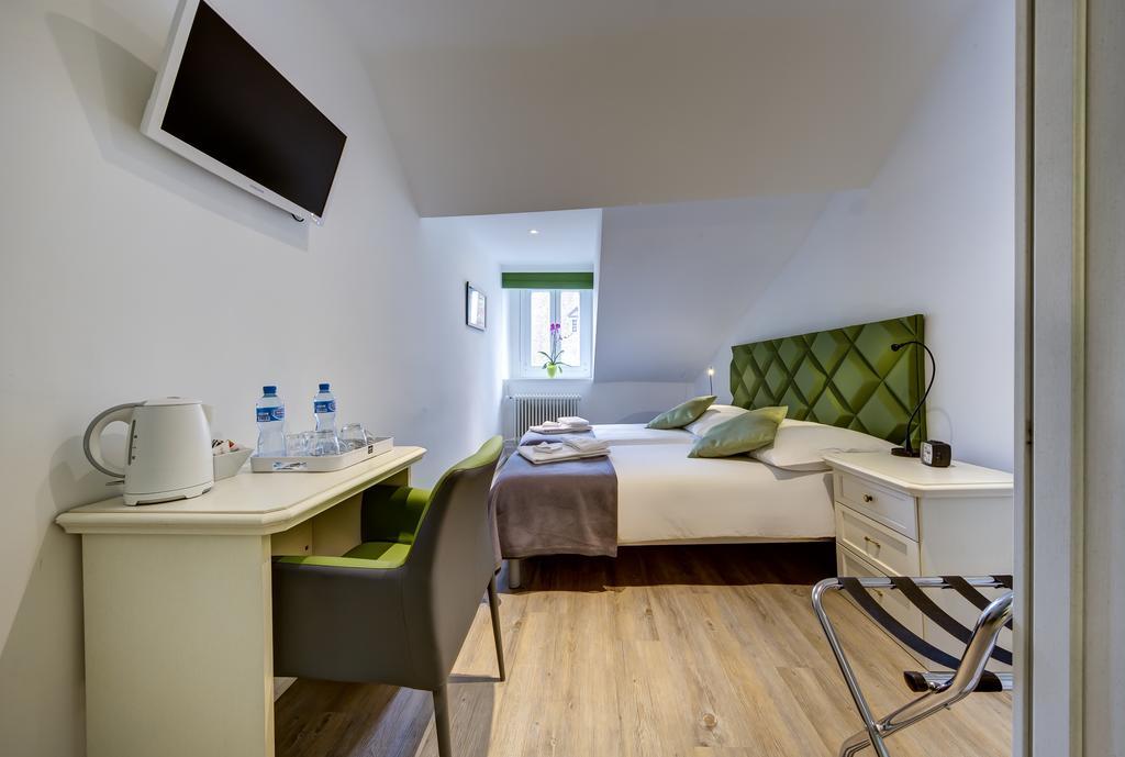 Hotel Du Raisin Lausanne Buitenkant foto