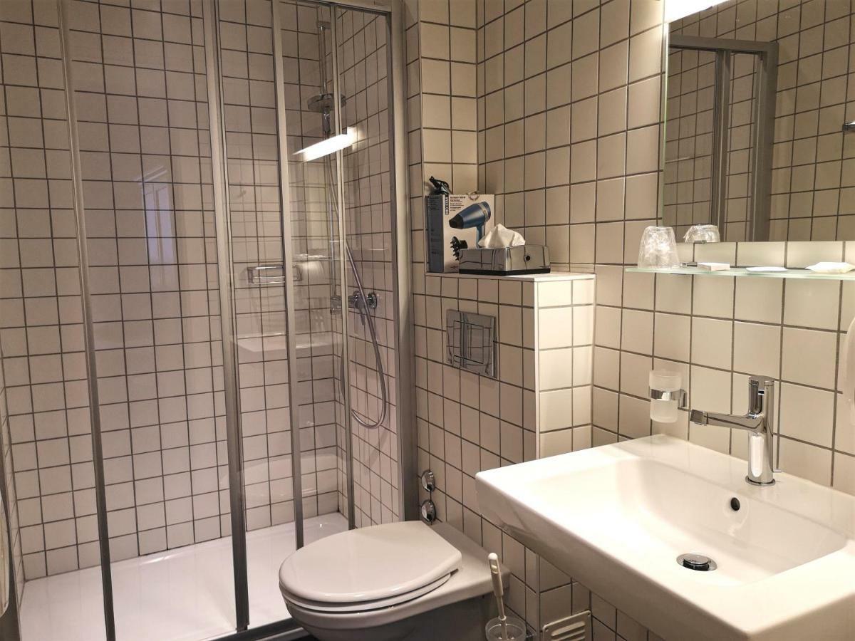 Hotel Du Raisin Lausanne Buitenkant foto